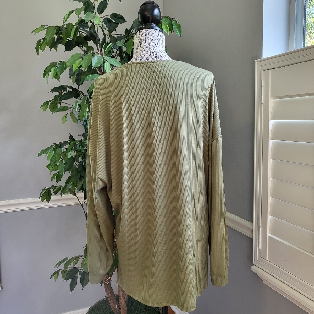 Derek Heart 2X Ruched Ribbed Sweater - Picture 4 of 6